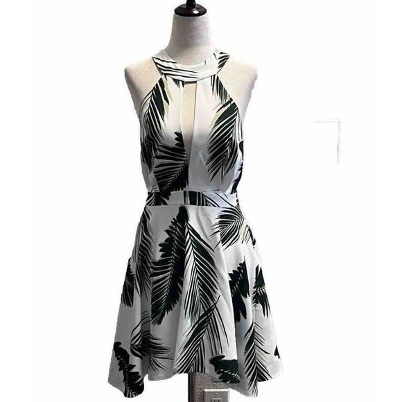 C/MEO Collective Revolve Witness Fit Flare Dress S Small Tropical Leaf Pine Maui - Picture 1 of 11